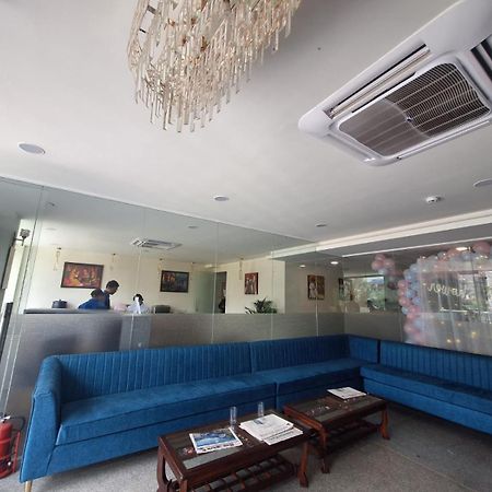 Rr Galaxy Hotel Gurgaon Eksteriør billede