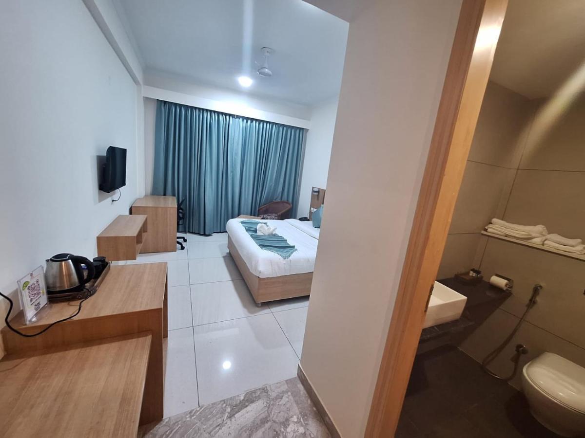 Rr Galaxy Hotel Gurgaon Eksteriør billede