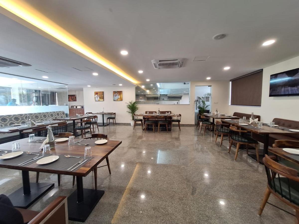 Rr Galaxy Hotel Gurgaon Eksteriør billede