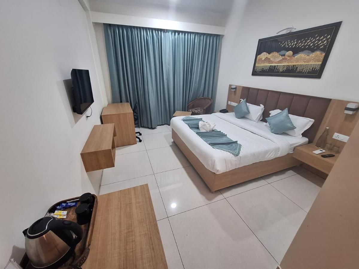 Rr Galaxy Hotel Gurgaon Eksteriør billede