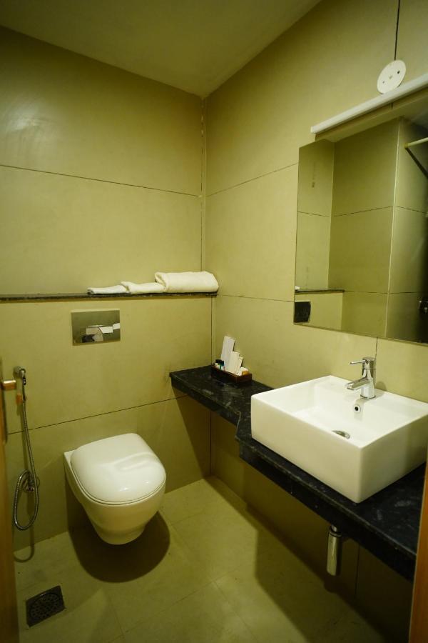 Rr Galaxy Hotel Gurgaon Eksteriør billede