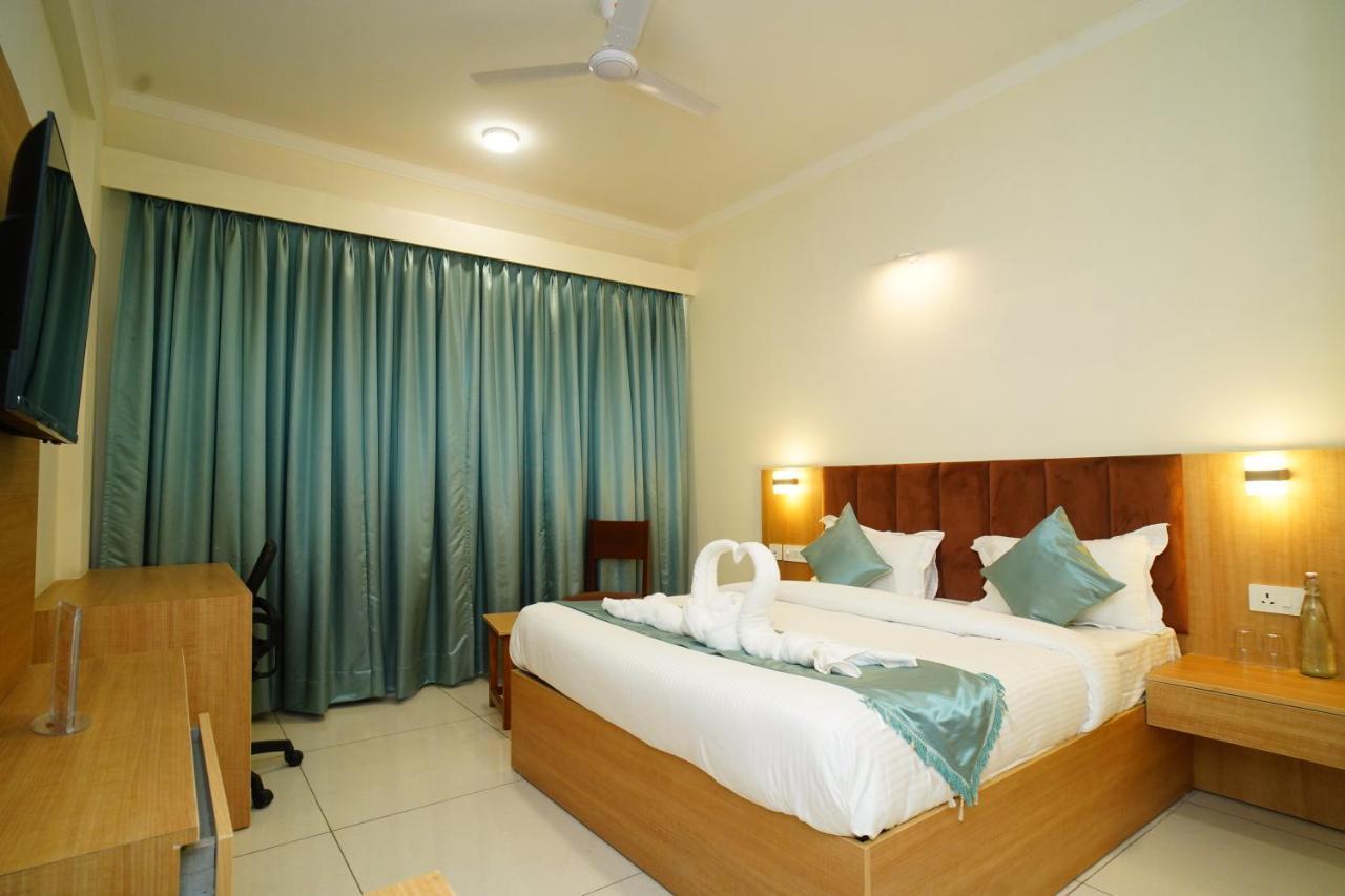 Rr Galaxy Hotel Gurgaon Eksteriør billede