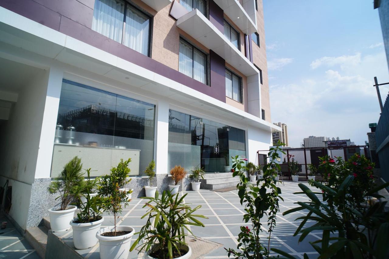 Rr Galaxy Hotel Gurgaon Eksteriør billede