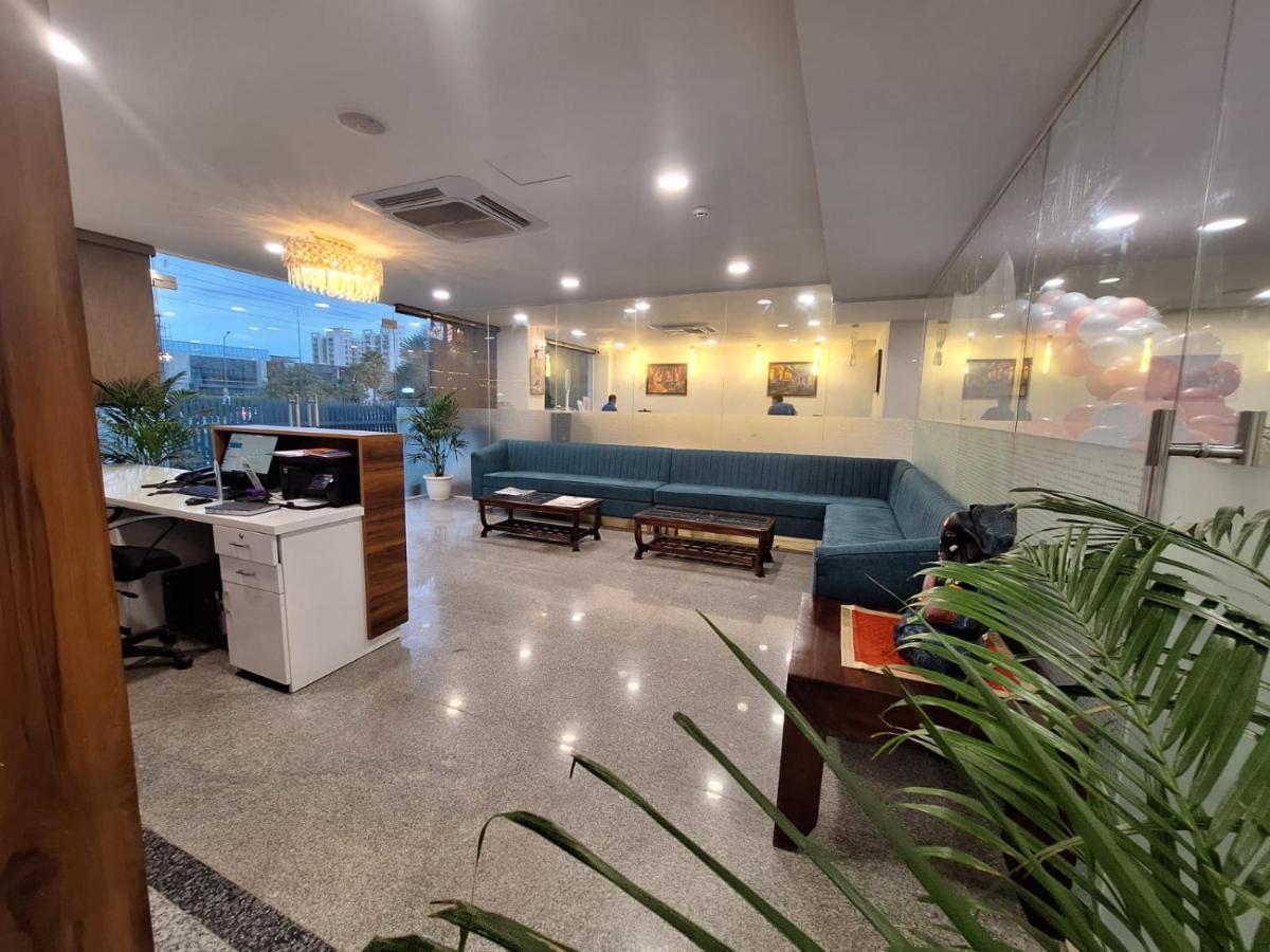 Rr Galaxy Hotel Gurgaon Eksteriør billede