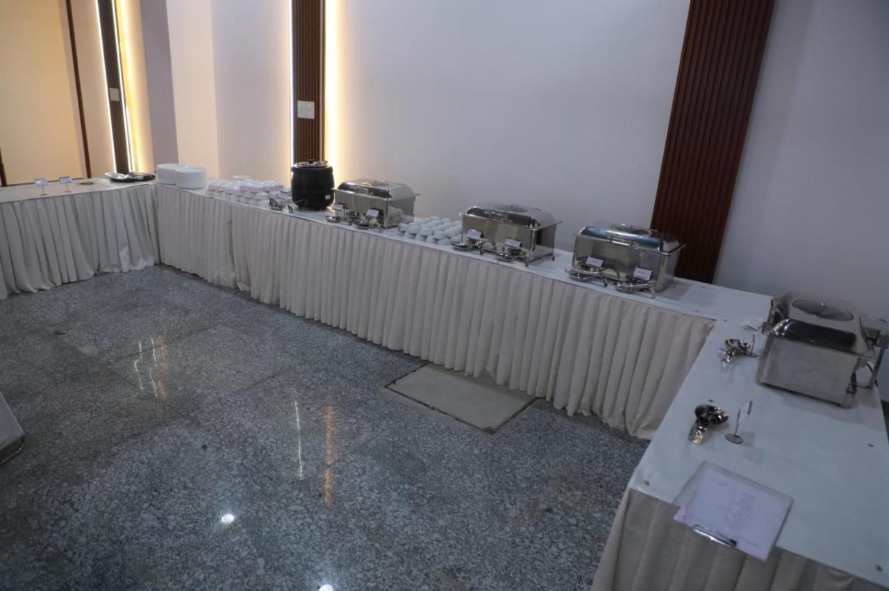 Rr Galaxy Hotel Gurgaon Eksteriør billede