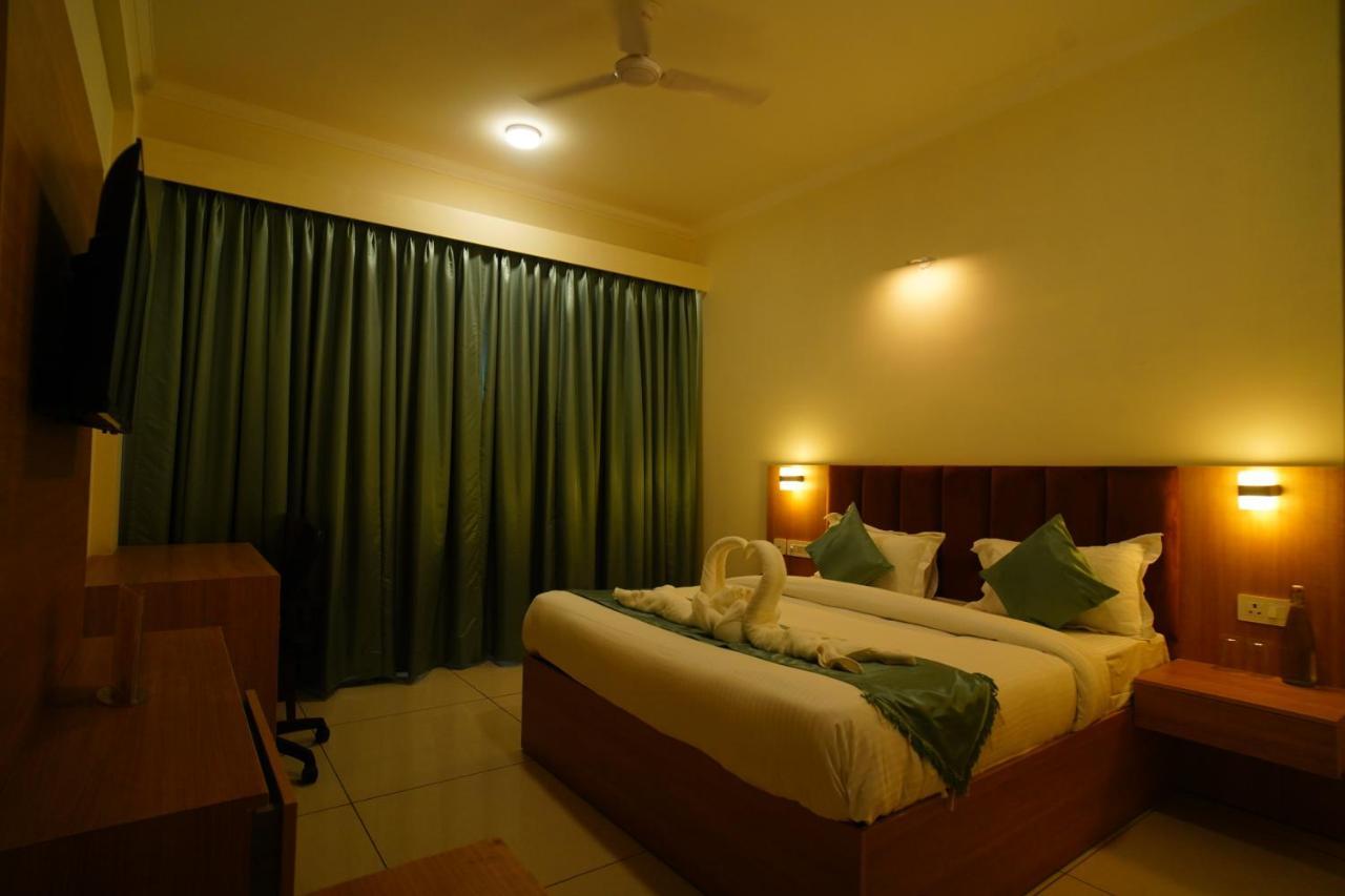 Rr Galaxy Hotel Gurgaon Eksteriør billede