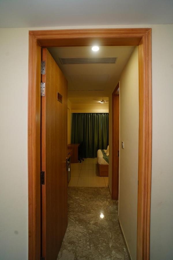 Rr Galaxy Hotel Gurgaon Eksteriør billede