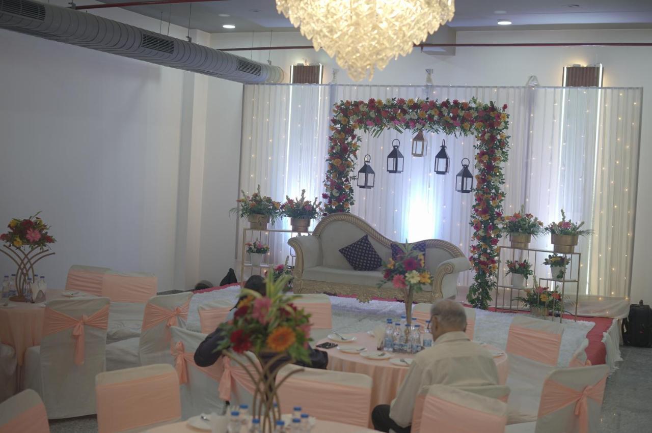 Rr Galaxy Hotel Gurgaon Eksteriør billede