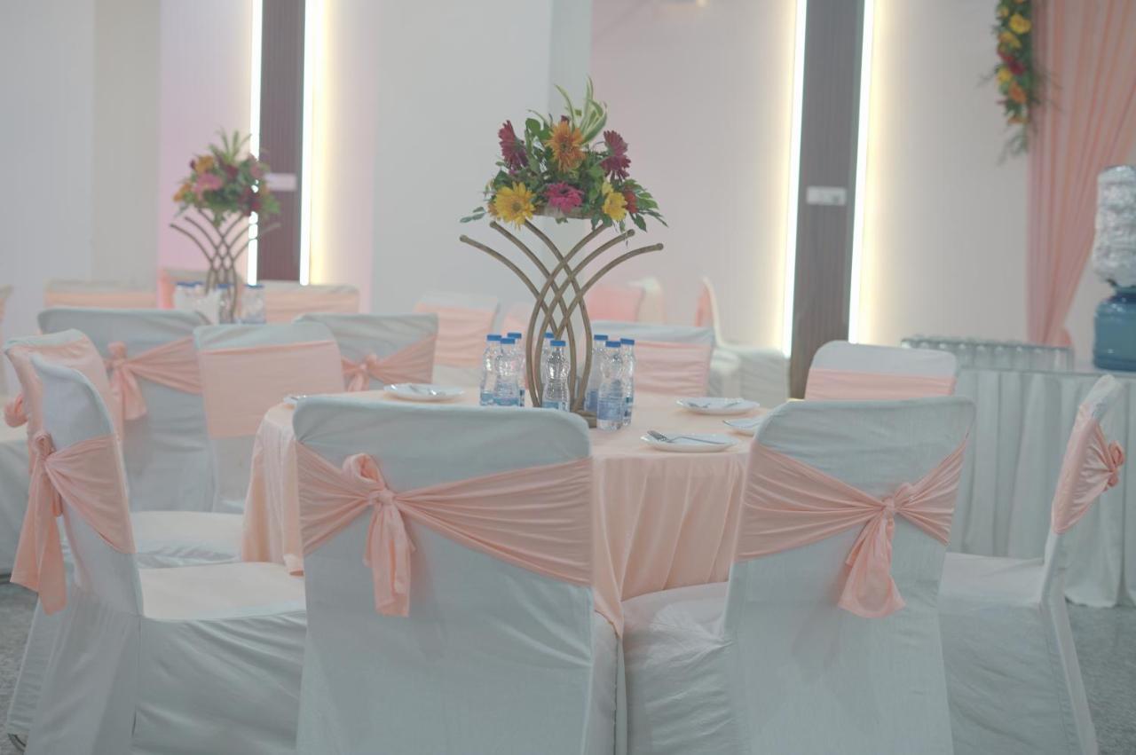Rr Galaxy Hotel Gurgaon Eksteriør billede