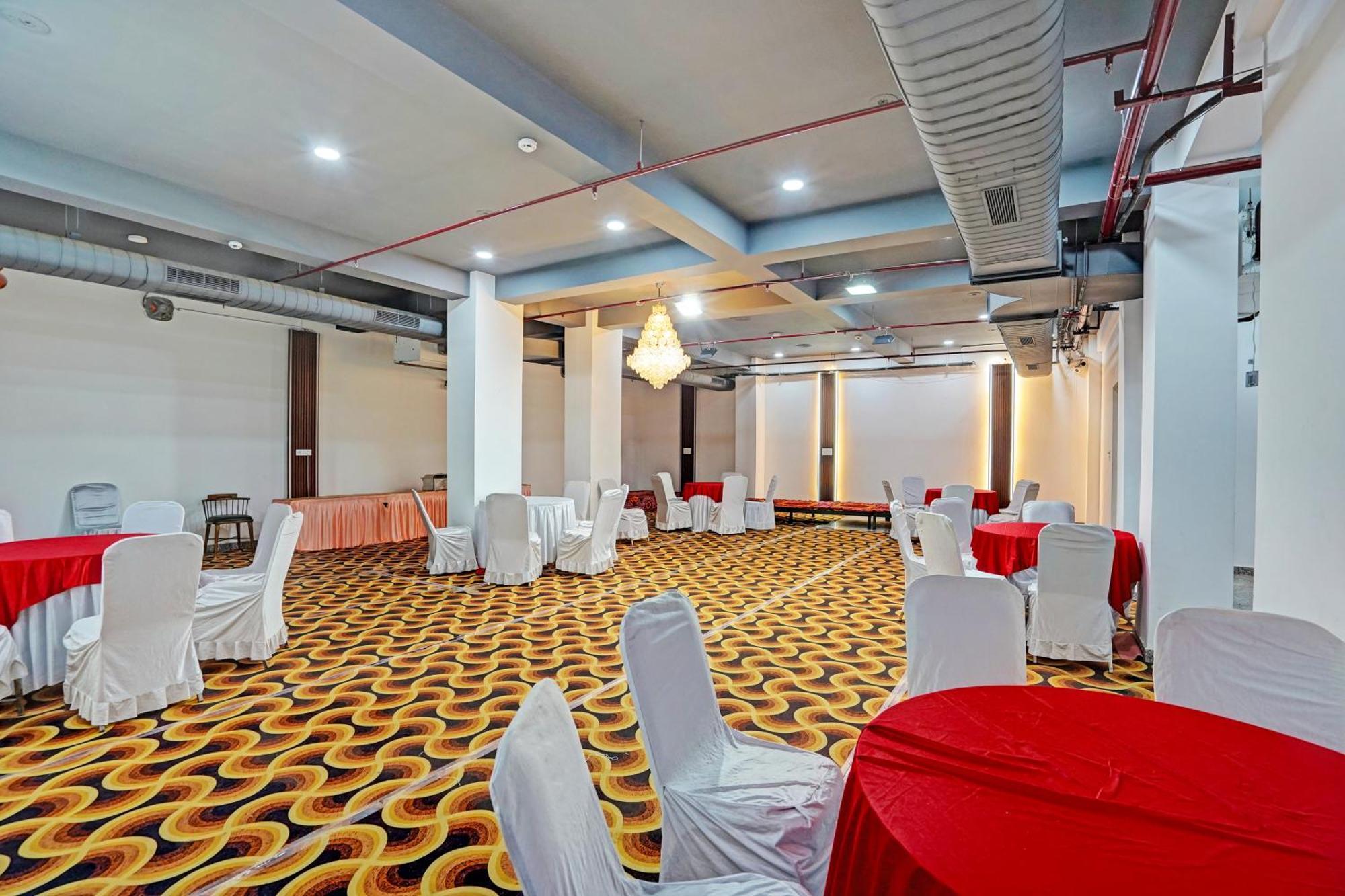Rr Galaxy Hotel Gurgaon Eksteriør billede