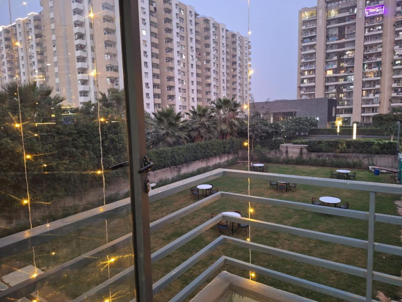 Rr Galaxy Hotel Gurgaon Eksteriør billede