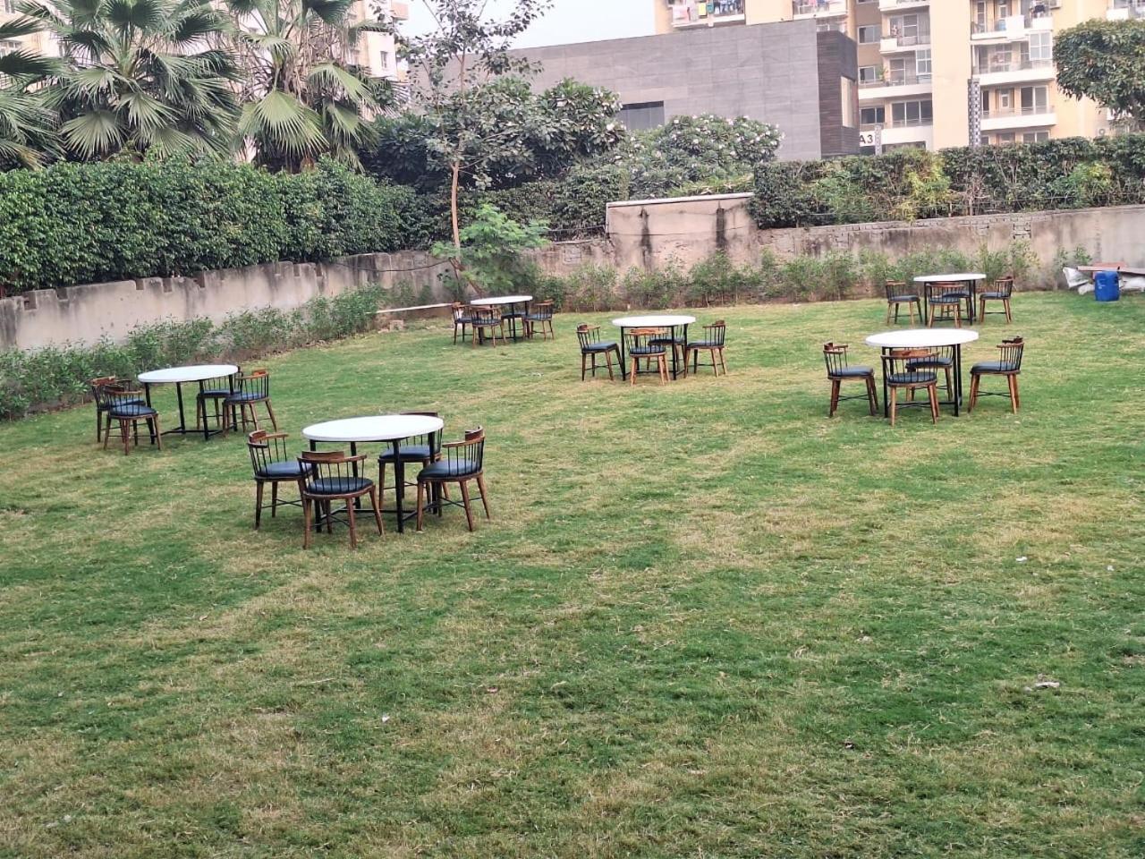Rr Galaxy Hotel Gurgaon Eksteriør billede
