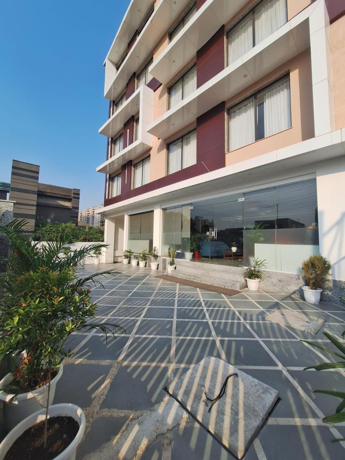 Rr Galaxy Hotel Gurgaon Eksteriør billede