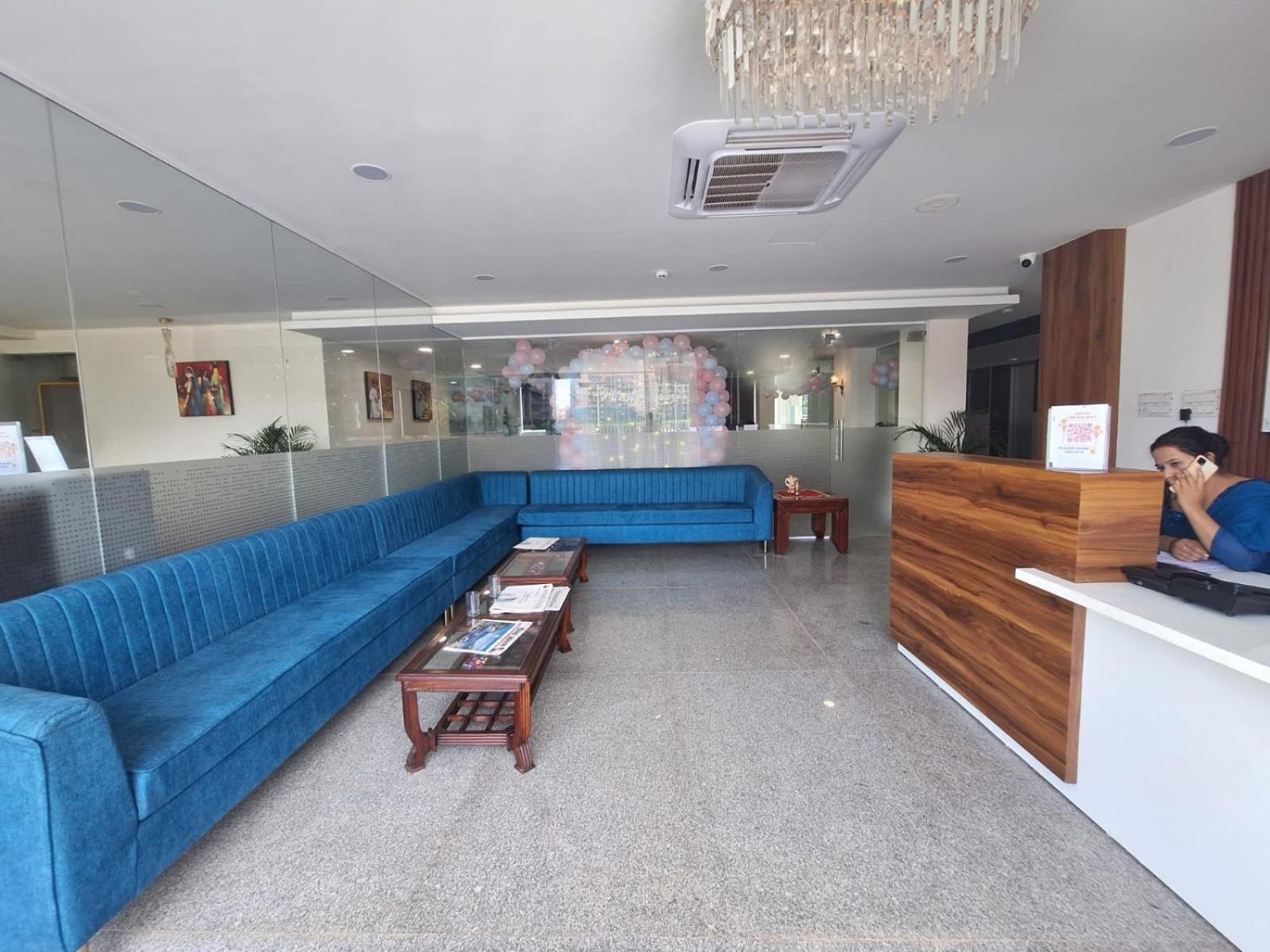 Rr Galaxy Hotel Gurgaon Eksteriør billede