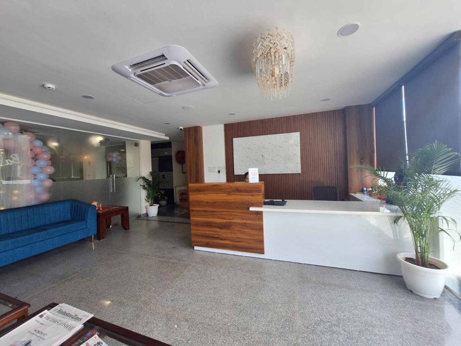 Rr Galaxy Hotel Gurgaon Eksteriør billede
